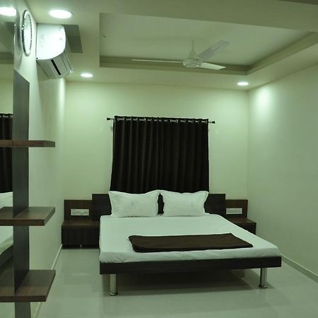 Shivdhara Hotel & Residence Rajkot Zimmer foto