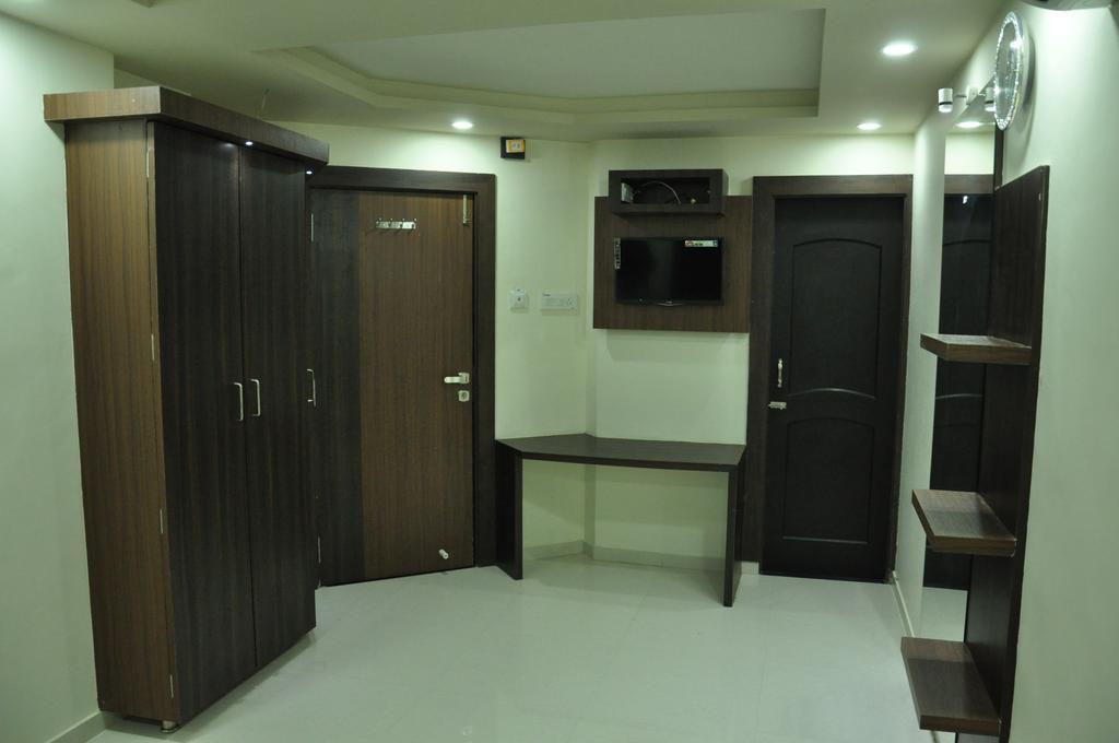 Shivdhara Hotel & Residence Rajkot Exterior foto